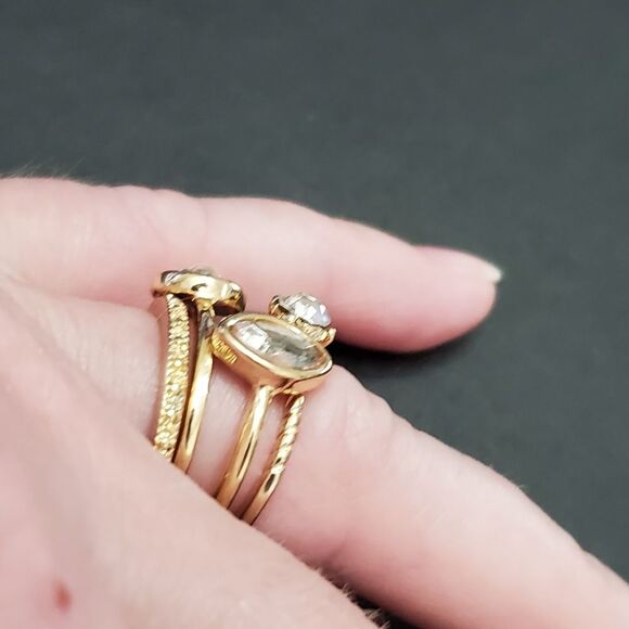 Gold tone stackable rings - set of 4 - size 6 - Picture 4 of 7